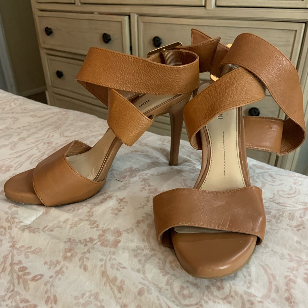 Gianni Bini cognac leather wrap around heels